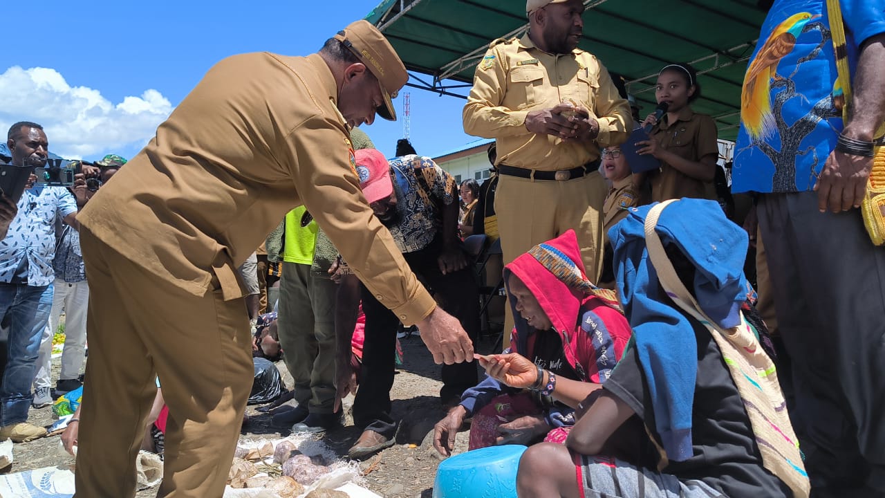 Penjabat Bupati Puncak Launching Program Harpa-Mama